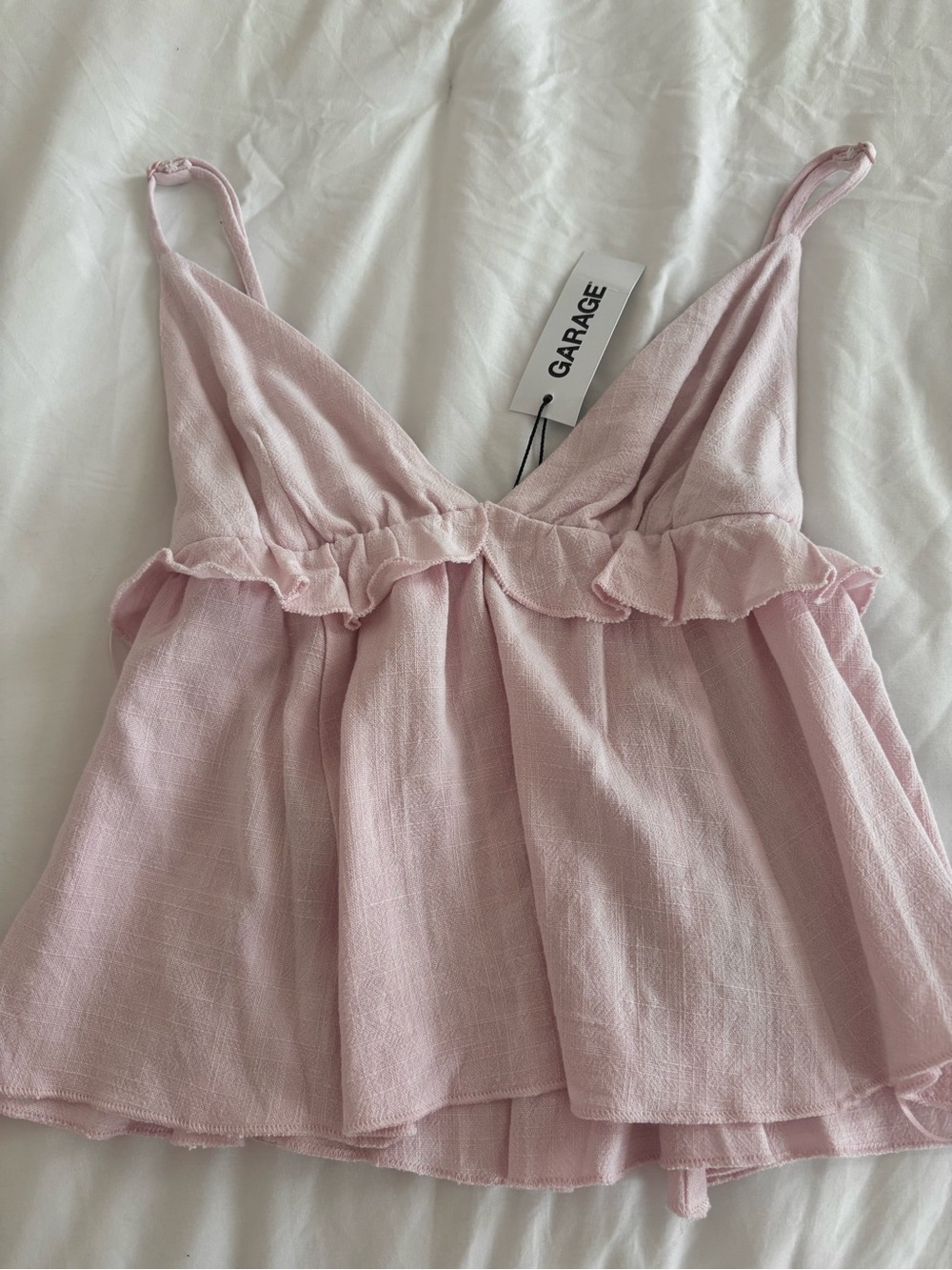 *NWT* garage v-neck ruffle tank top 🤍